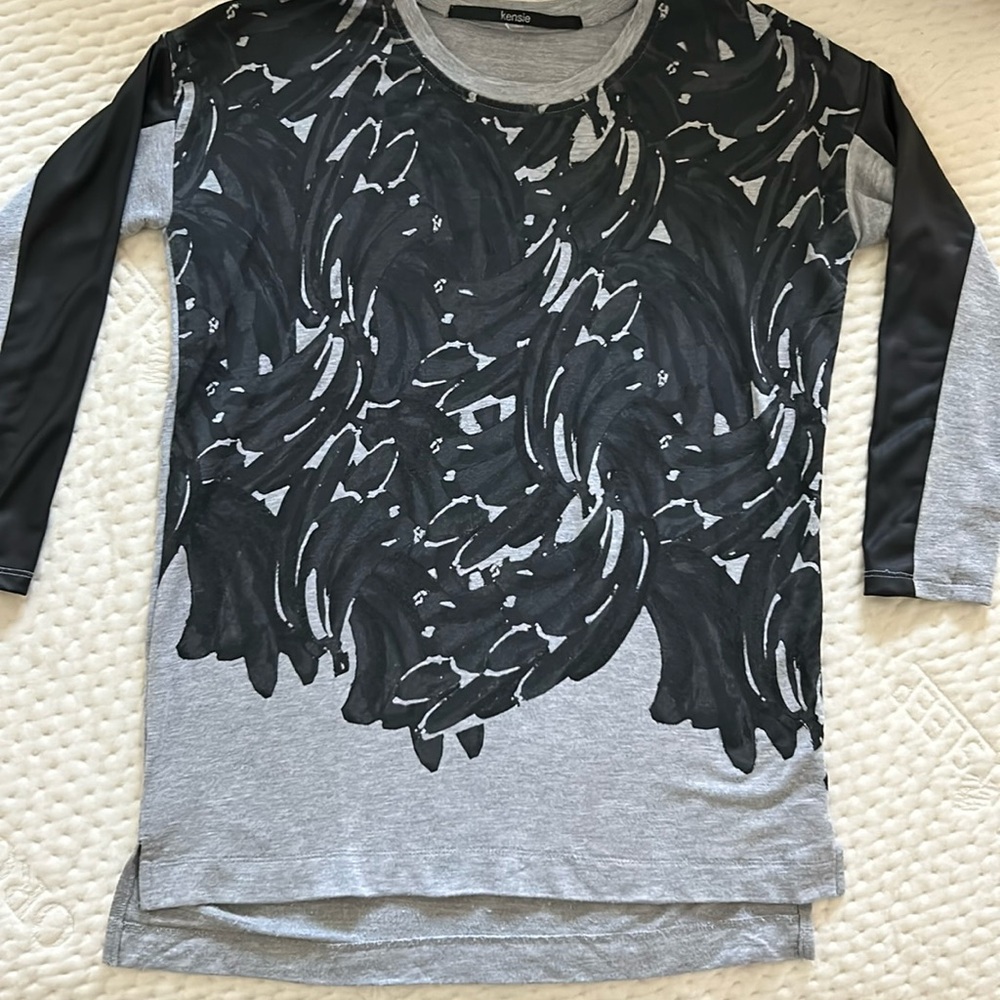 Kensie sweatshirt like top